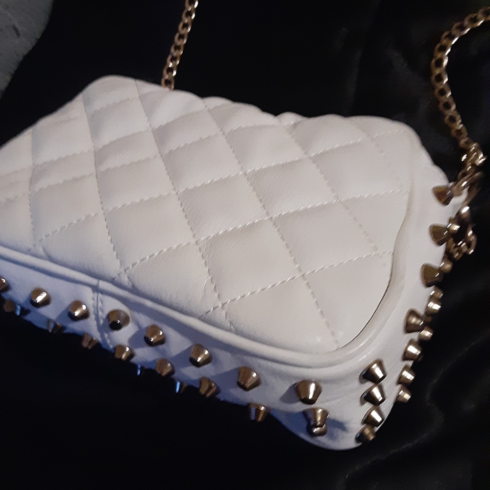 👛 MMS WHITE PURSE WITH GOLD STUDS